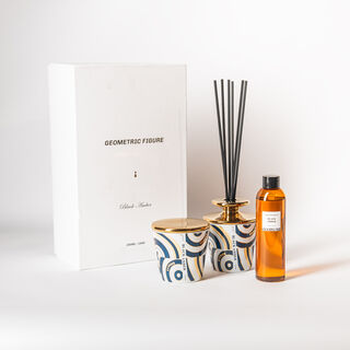 Diffuser 200 ml with 160 g scented jar candle gift set