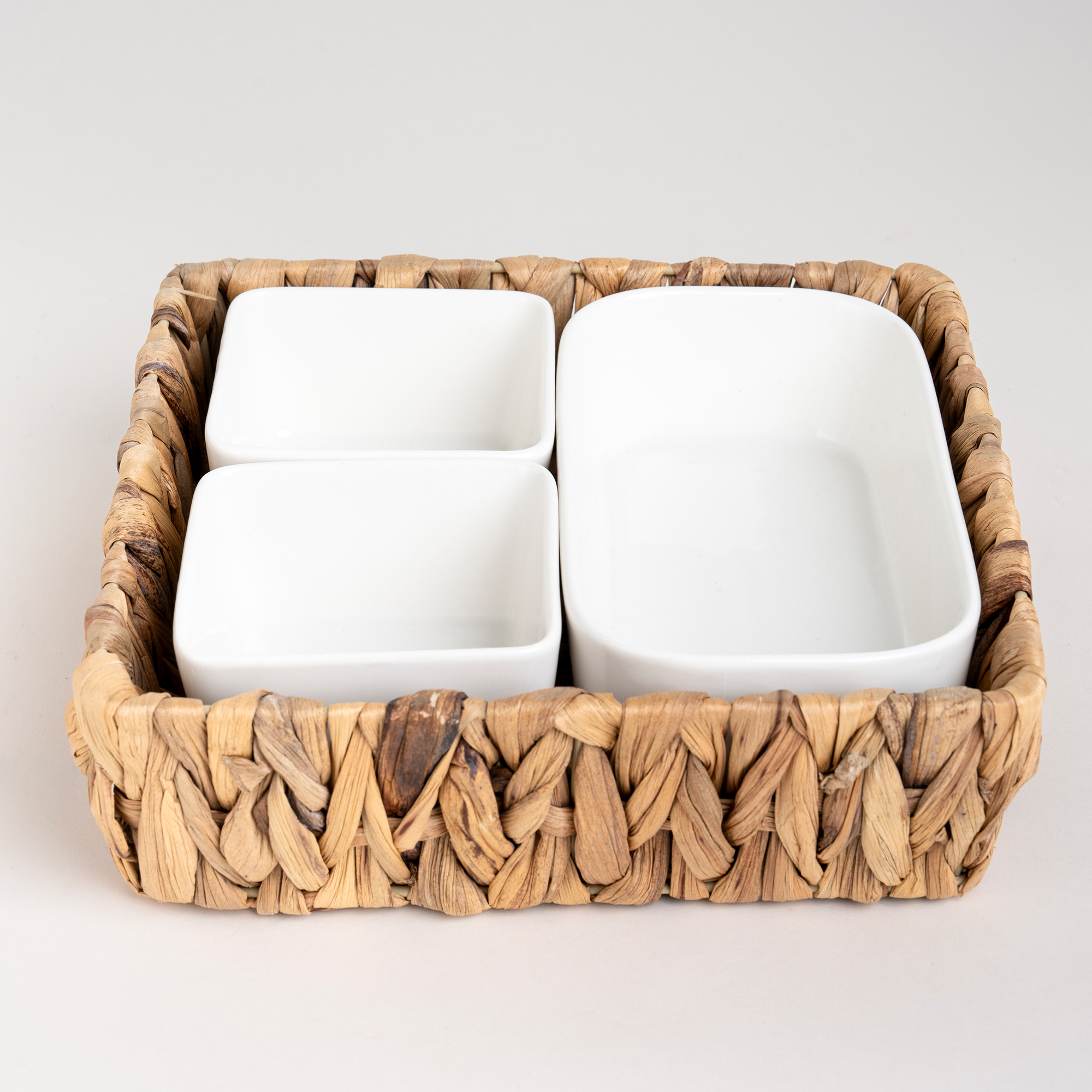 

Porcelain Bowl Set With Rattan