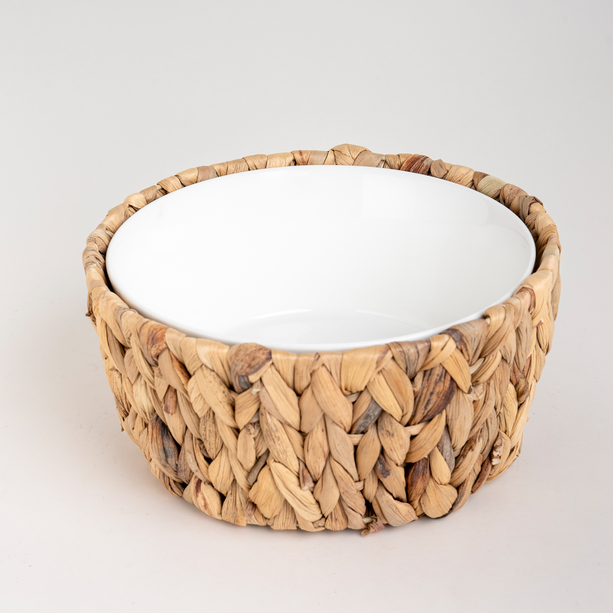 

Porcelain Round Salad Bowl With Rattan Basket