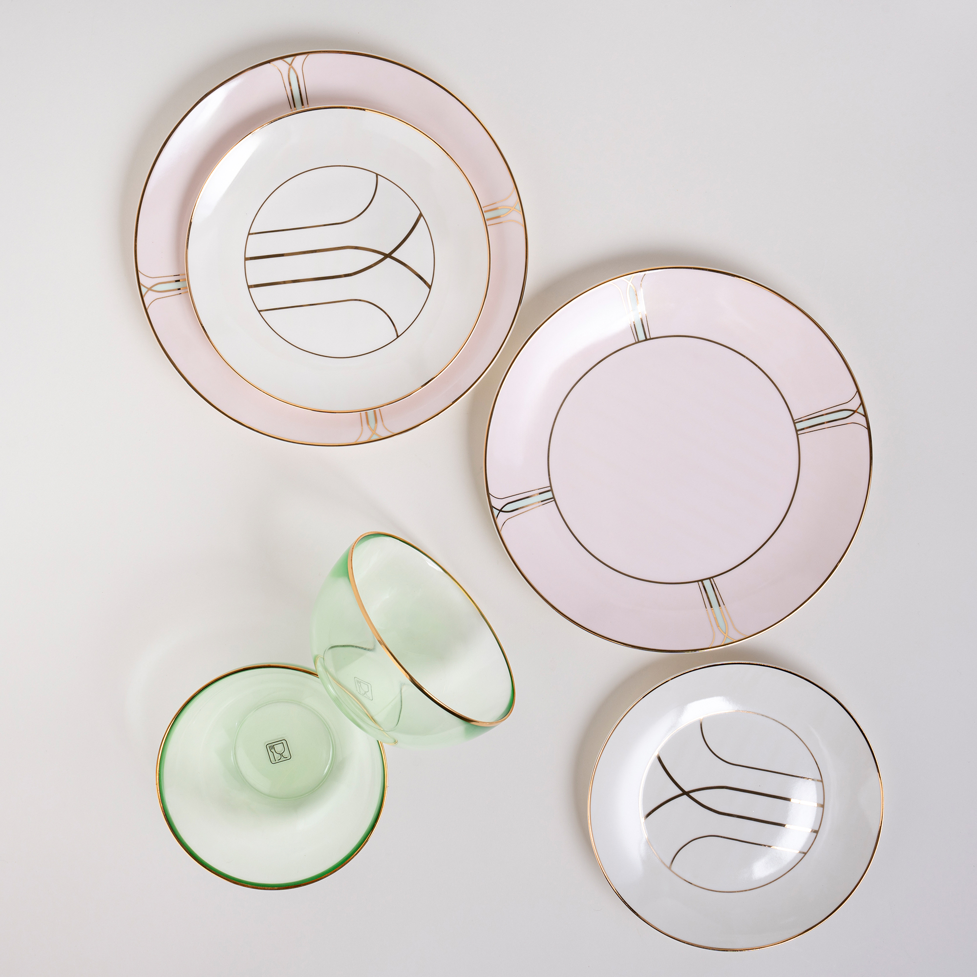 

La Mesa pink porcelain/glass 18 pc dinner set