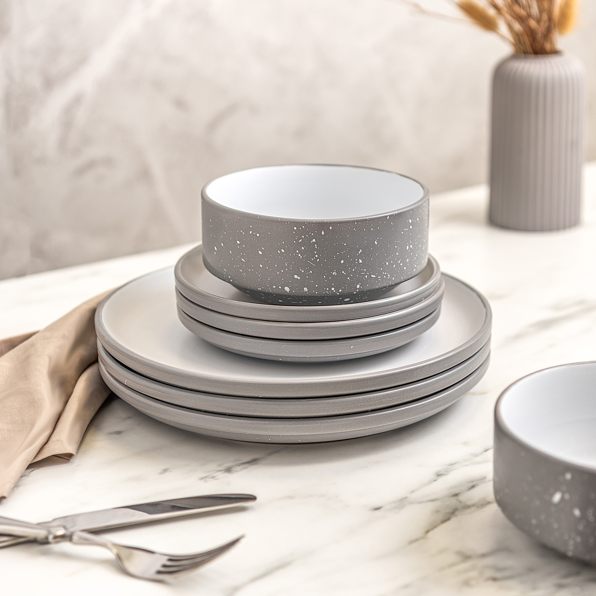 

La Mesa grey stoneware 18 pc Dinner set