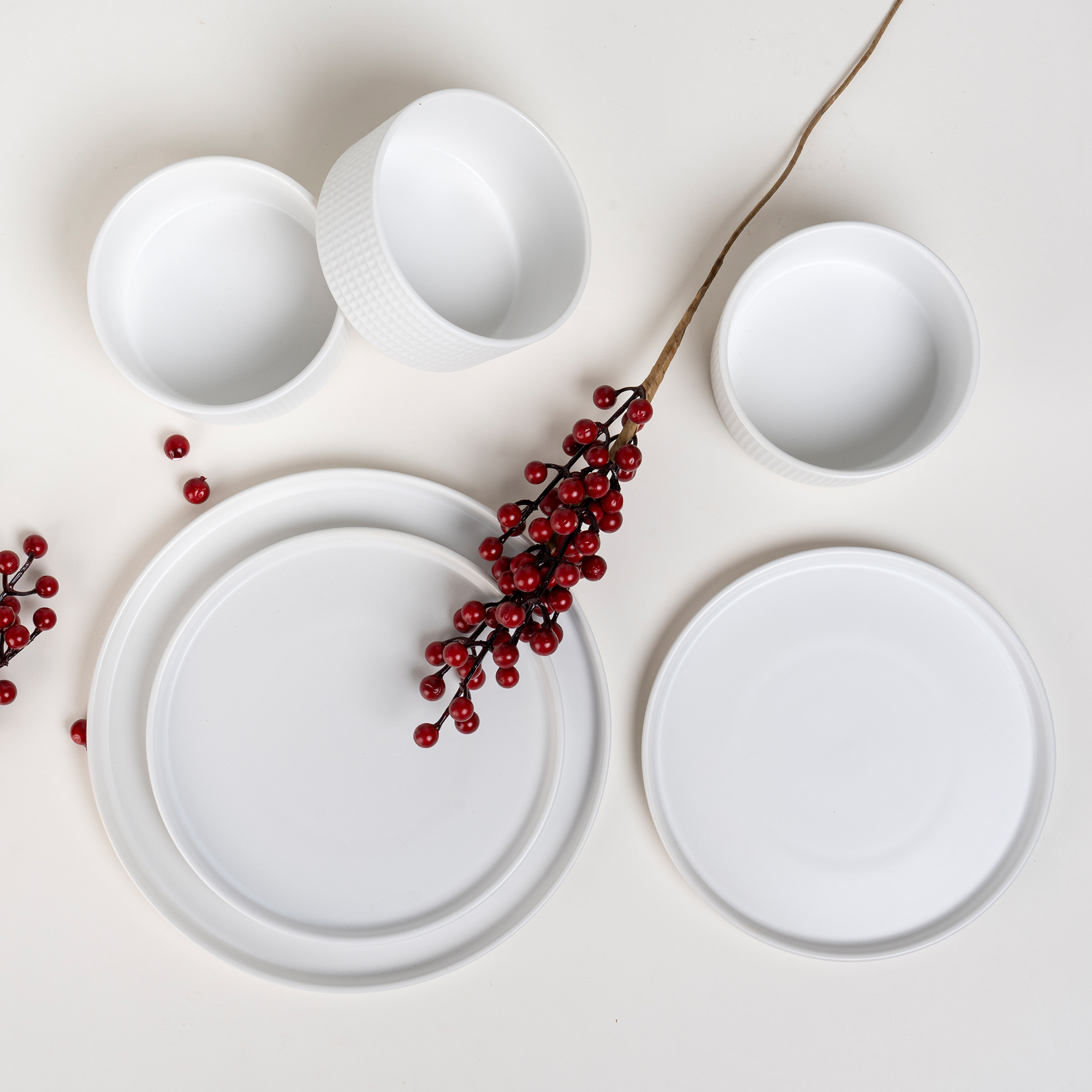 

La Mesa white porcelain 18 pc dinner set